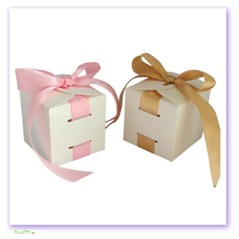 chic-favor-boxes-with-ribbons.png