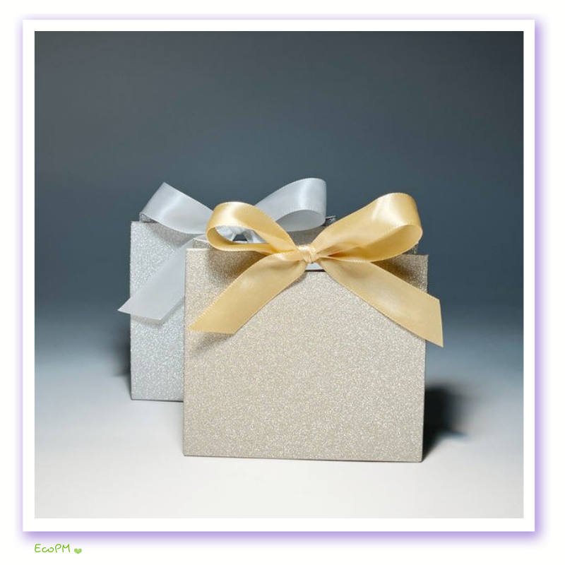 glittering-gift-favor-boxes.png Elegant favor boxes with glittering finish and satin ribbons in silver and gold.