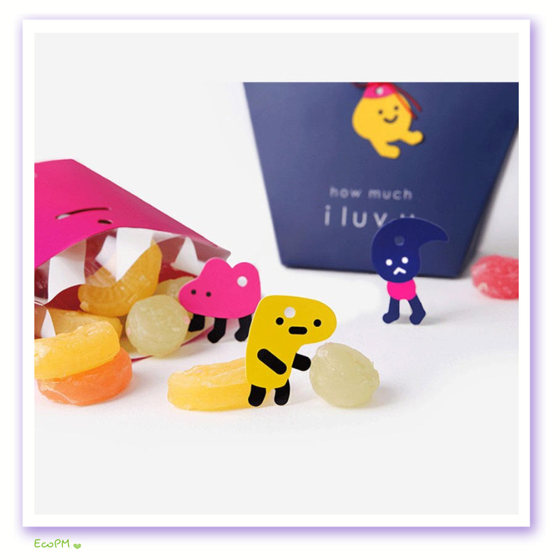 inspirational-animal-favor-boxes-candies.png Colorful favor boxes with playful animal designs and candies spilling out