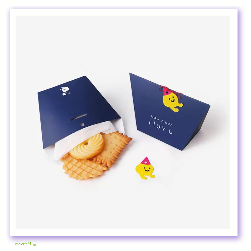 playful-pirate-happy-character-favor-boxes-treats.png Blue favor boxes with a pirate and smiling character, revealing biscuits, for children's parties