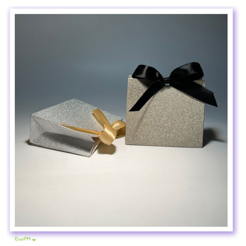 silver-and-gold-glitter-favor-boxes.png