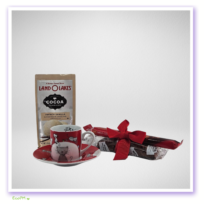 cozy-cocoa-and-cookie-gift-set.jpg Charming gift set with French vanilla cocoa and a cute cat-themed mug.
