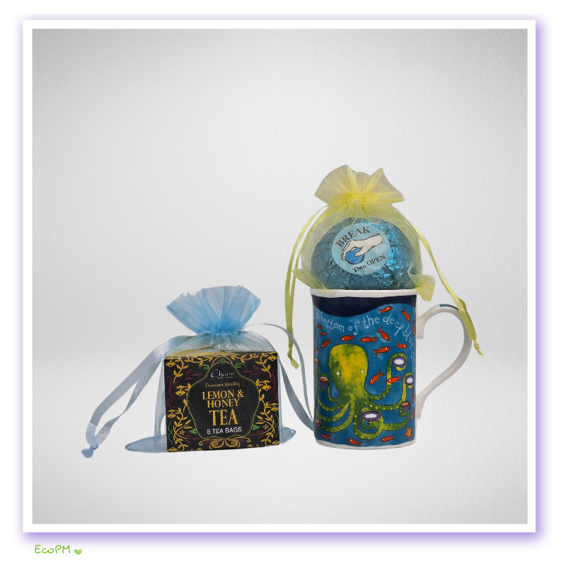 lemon-tea-ocean-mug-set.jpg Lemon & honey tea gift set with ocean-themed mug and summer accessories.