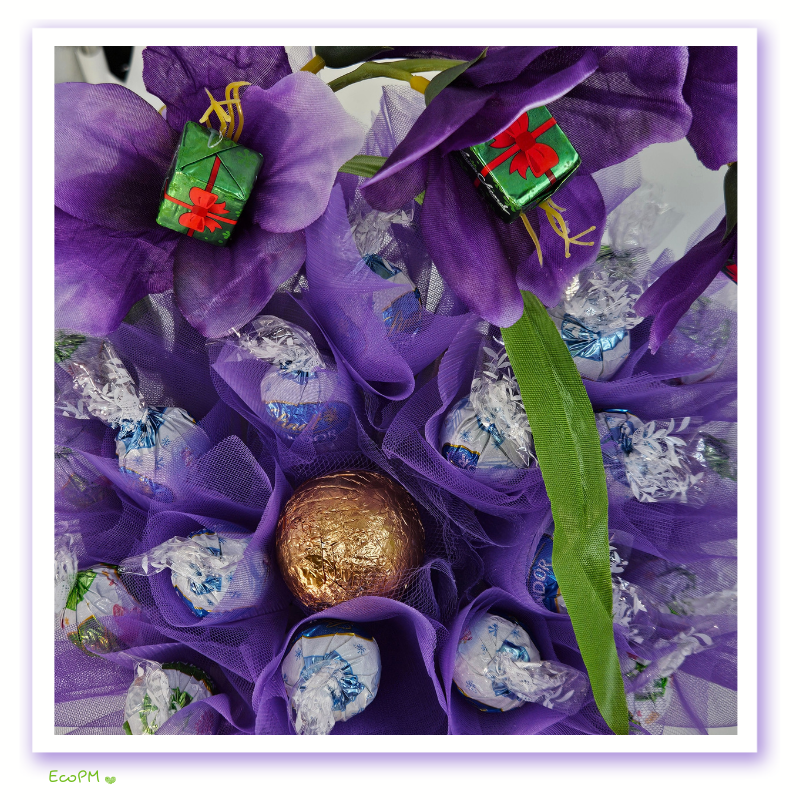 purple-elegance-chocolate-bouquet-centerpiece Centerpiece of Purple Elegance Chocolate Bouquet with golden chocolate